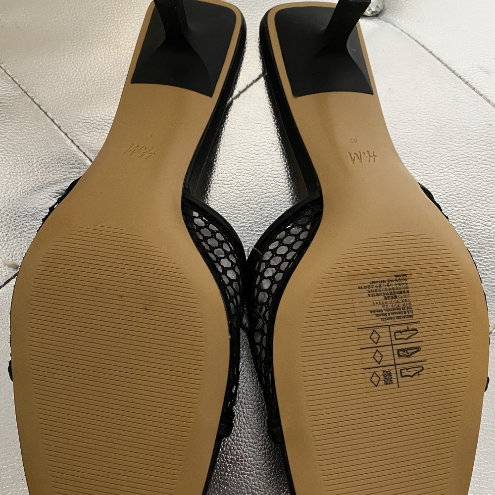 Sandals - Picture 5 of 10